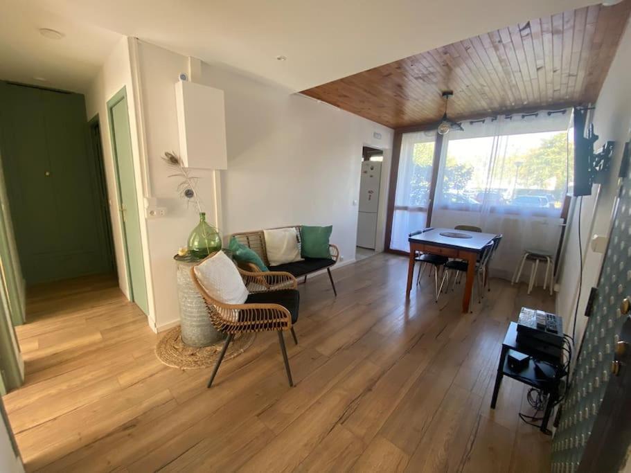 Grand Appartement 7 Couchages, 1 Place De Parking. Saint-Priest  Exteriör bild